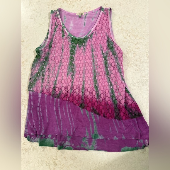 Yak and Yeti Tops - Vibrant Sleeveless Lace Tank Top